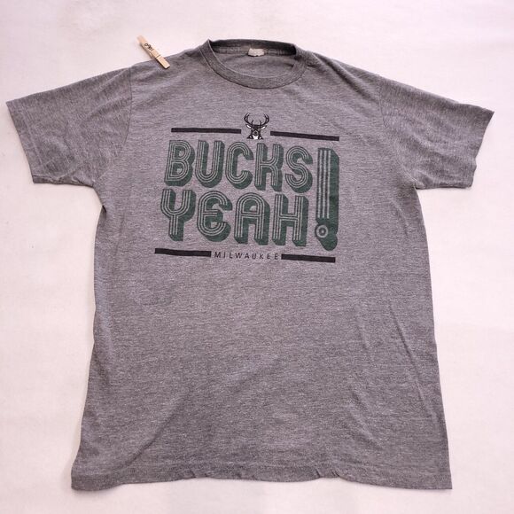 Bay Island Milwaukee Bucks Graphic Casual T-Shirt Mens Size L Gray Green - Picture 2 of 9